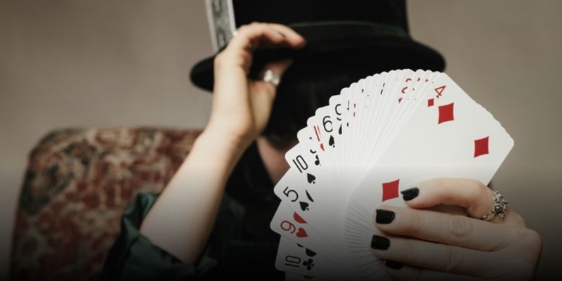 Lý do vì sao Poker Face là gì được mệnh danh là ông Vua của kỹ năng tâm lý